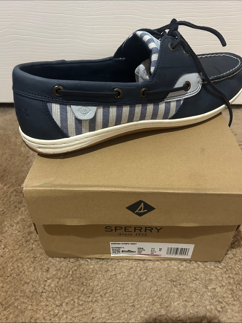 Sperry Navy Striped women’s 
Boat Shoe